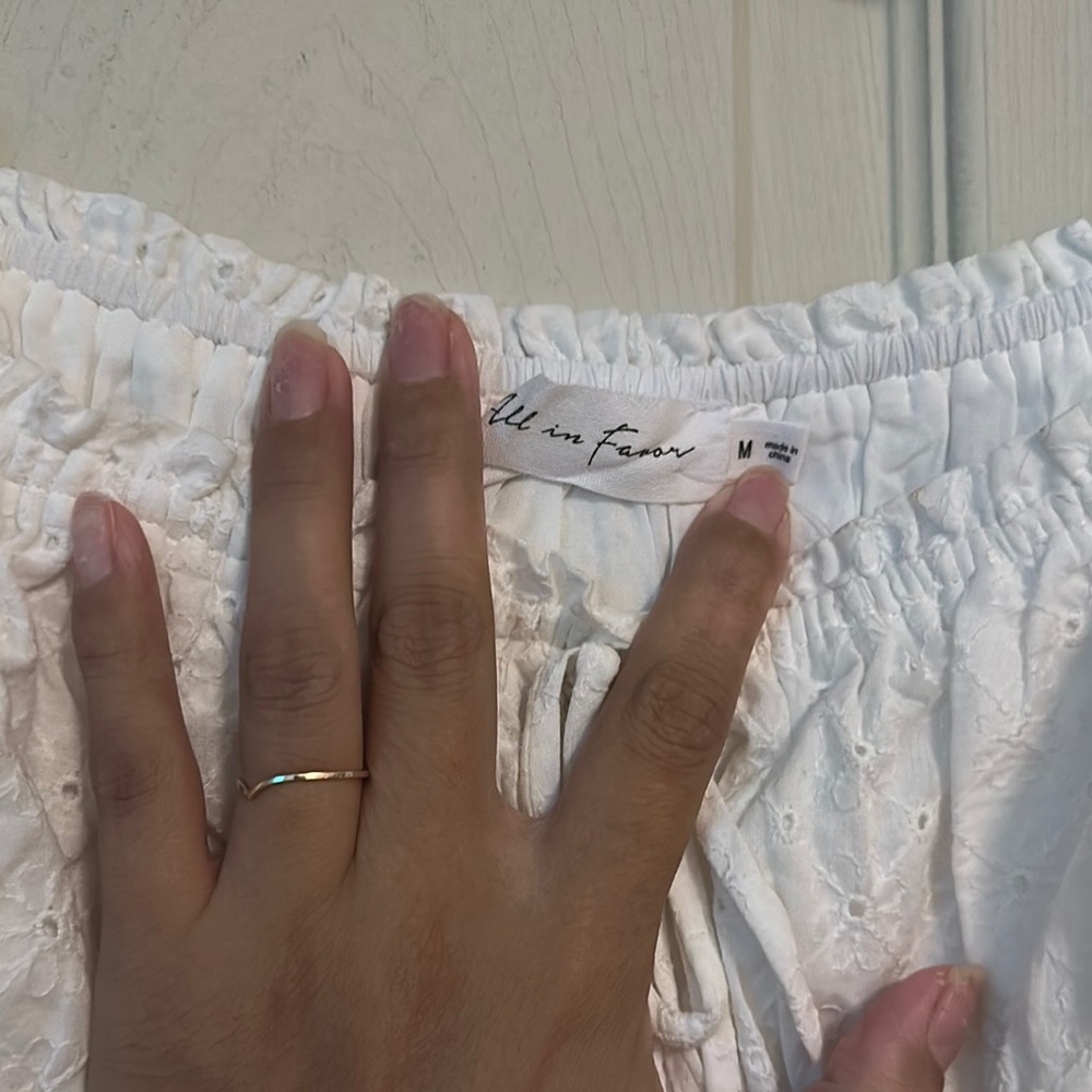 All in favor White Sleeveless Women's Top - Picture 2 of 4